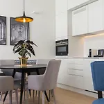 Hotel apartamentowy Ando Living - Santa Justa 79 House 4*